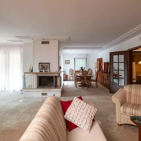 Schlosschen In Einem Vorort Von Wien Prázdninový dům
